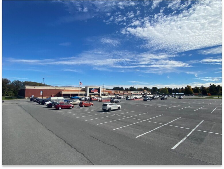 2422 Madison Marketplace, Hamilton, NY à louer - Photo de l’immeuble – Image 3 sur 4