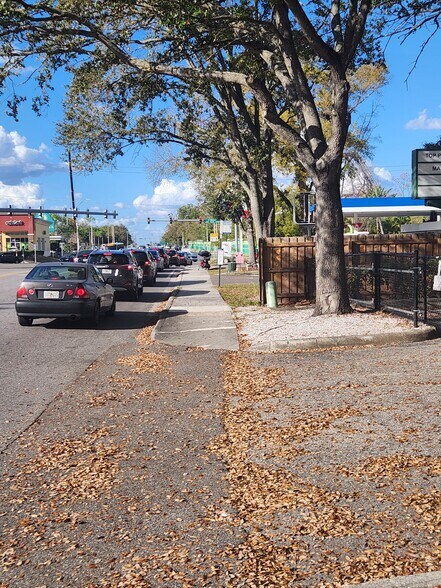 8751 N 30th St, Tampa, FL à louer - Photo de l’immeuble – Image 2 sur 19