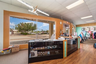 1220 Lafayette St, Cape Coral, FL à vendre Photo intérieure– Image 2 sur 3