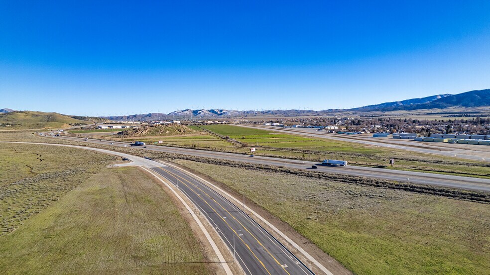 Challenger Dr, Tehachapi, CA à vendre - Photo de l’immeuble – Image 1 sur 5