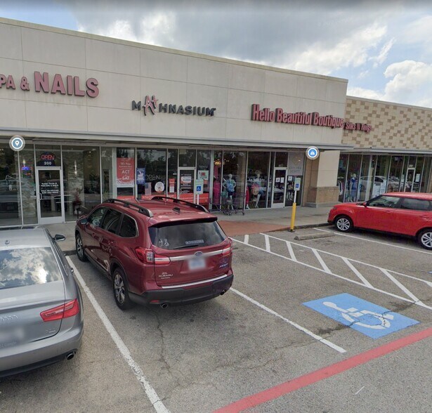 3915 W Davis St, Conroe, TX à louer - Photo de l’immeuble – Image 2 sur 8