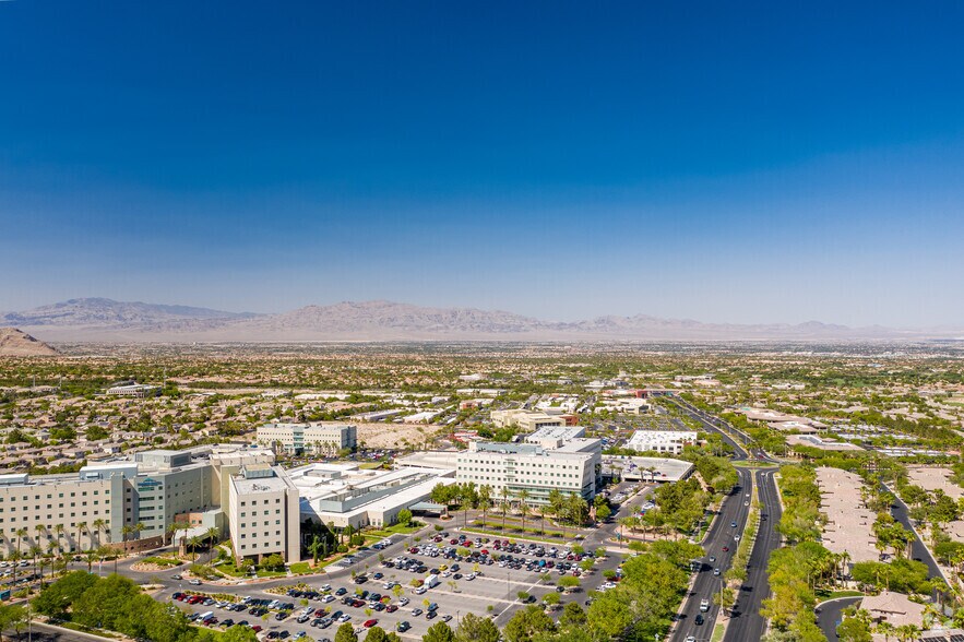 653 N Town Center Dr, Las Vegas, NV à louer - Aérien – Image 3 sur 8