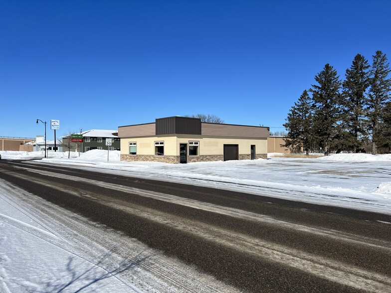 101 2nd Ave NW ave, Staples, MN à louer - Photo de l’immeuble – Image 2 sur 4