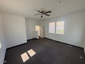 1814 E Ave NE, Cedar Rapids, IA à louer Photo intérieure– Image 2 sur 9