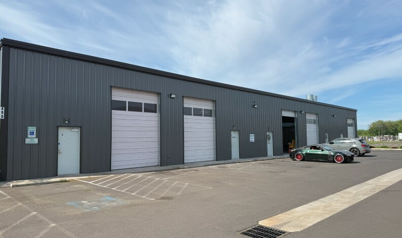 490 Seneca Rd, Eugene, OR à louer - Photo de l’immeuble – Image 1 sur 5