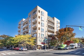 Plus de détails pour 93-05 37th Ave, Jackson Heights, NY - Local commercial à louer