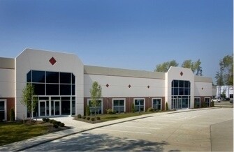 3790 Commerce Ct, North Tonawanda, NY à louer - Photo de l’immeuble – Image 3 sur 12