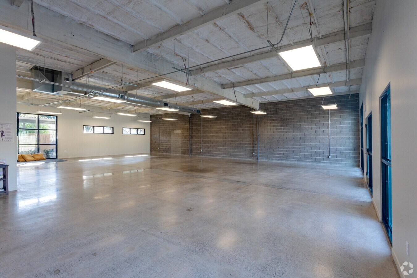 259-261 Moffett Blvd, Mountain View, CA 94043 - Lot 259 -  - Photo intérieure - Image 2 of 4