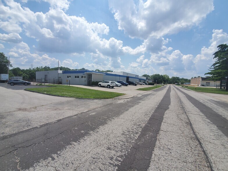 3644-3656 Scarlet Oak Blvd, Kirkwood, MO à louer - Photo de l’immeuble – Image 2 sur 6