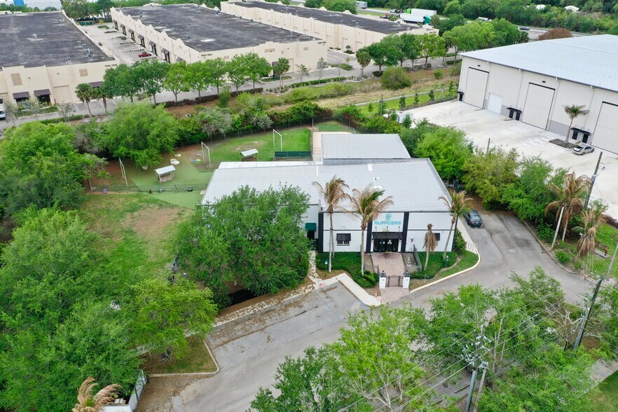 1310 SW Treasure Coast Commercial Way, Stuart, FL à vendre - Photo de l’immeuble – Image 2 sur 6
