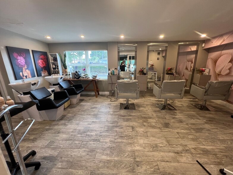 16921 NE 6th Ave, North Miami Beach, FL à vendre - Photo intérieure – Image 3 sur 24