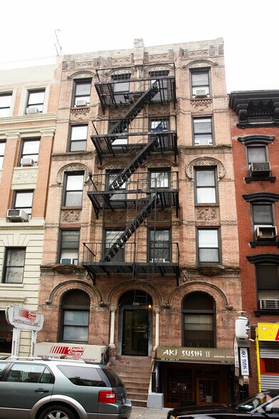 366 W 52nd St, New York, NY à louer - Photo de l’immeuble – Image 2 sur 3