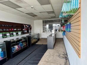 210 W Greens Rd, Houston, TX à louer Photo intérieure– Image 1 sur 4