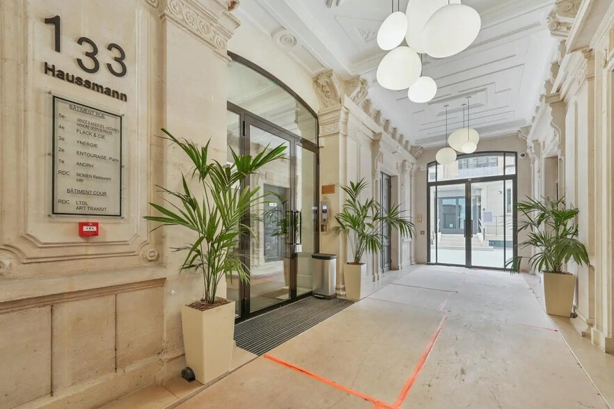 133 Boulevard Haussmann, Paris à louer - Hall d’entrée – Image 3 sur 16
