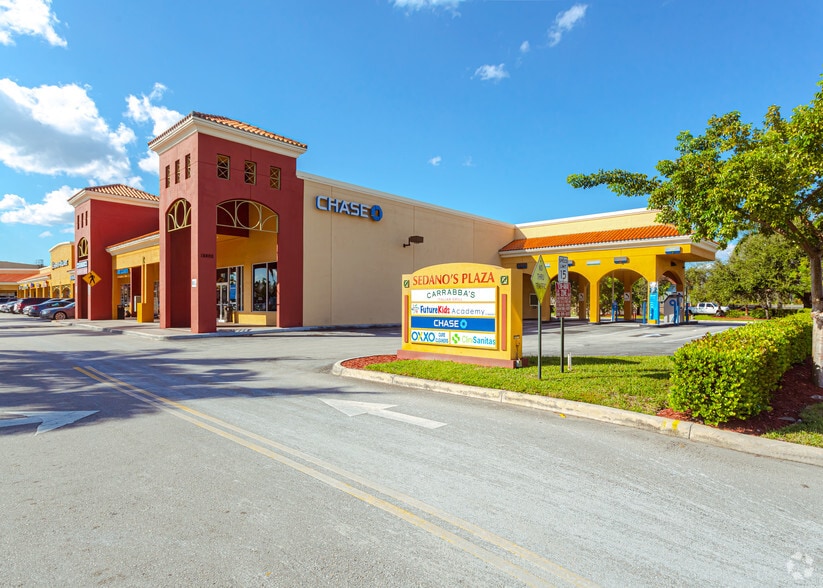 18600 NW 87th Ave, Miami, FL à louer - Photo de l’immeuble – Image 3 sur 5