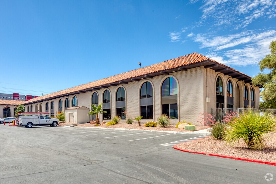 4220 S Maryland Pky, Las Vegas, NV à vendre - Photo de l’immeuble – Image 2 sur 17