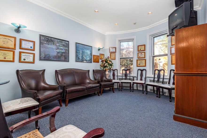 5918 69th Ave, Ridgewood, NY à louer - Photo de l’immeuble – Image 3 sur 17