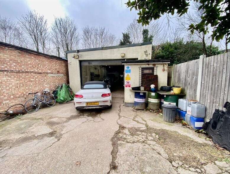 128C Upminster Rd, Havering à vendre - Photo principale – Image 3 sur 3