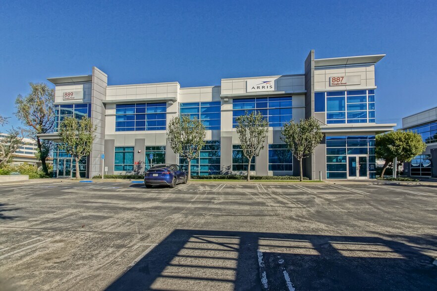 887-889 N Douglas St, El Segundo, CA à louer - Photo de l’immeuble – Image 3 sur 34