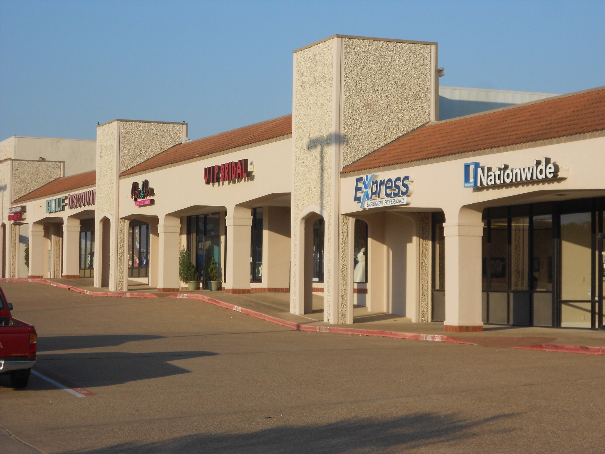 1851-1887 Briarcrest Dr, Bryan, TX à louer Photo de l’immeuble– Image 1 sur 2