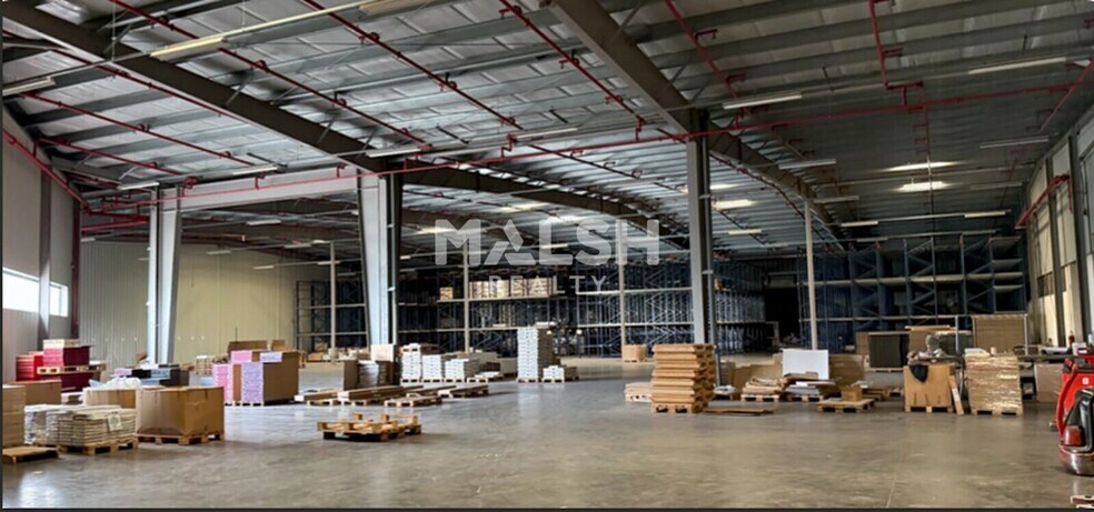 Industriel/Logistique dans Four à vendre - Photo de l’immeuble – Image 3 sur 6