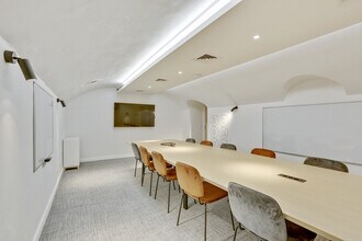 31 Cite D'Antin, Paris à louer Photo intérieure– Image 2 sur 3