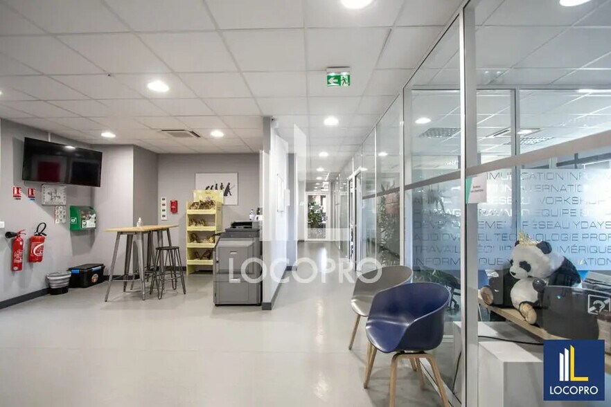 Bureau dans Aix-en-Provence à louer - Photo de l’immeuble – Image 2 sur 9