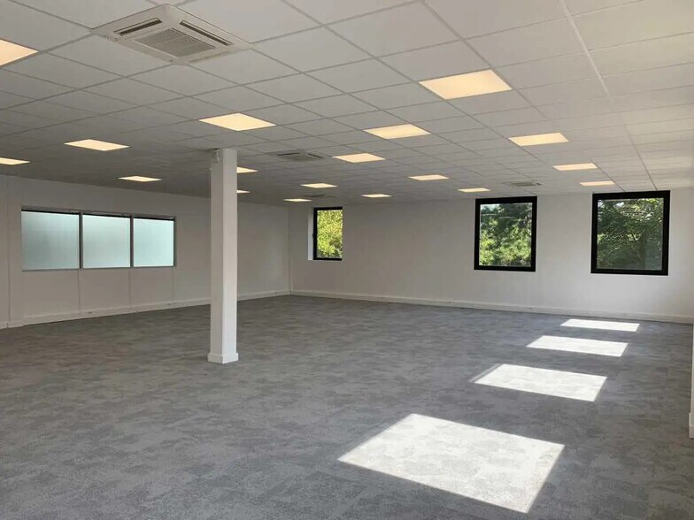Bureau dans Créteil à louer - Photo de l’immeuble – Image 1 sur 7