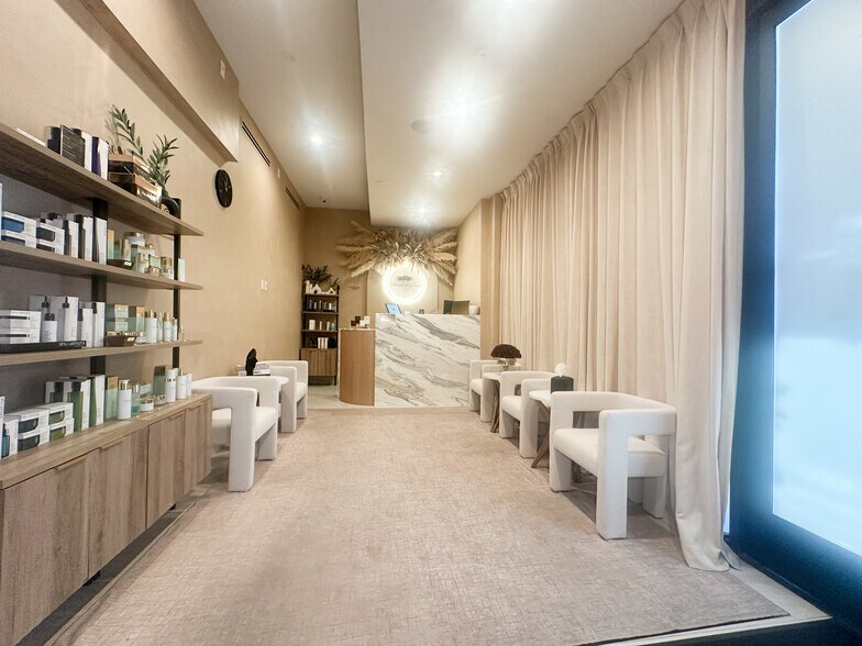 7225 Melrose Ave, Los Angeles, CA à vendre - Photo intérieure – Image 2 sur 28