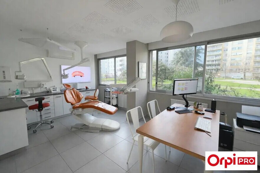 Bureau dans Lyon à vendre - Photo de l’immeuble – Image 2 sur 6