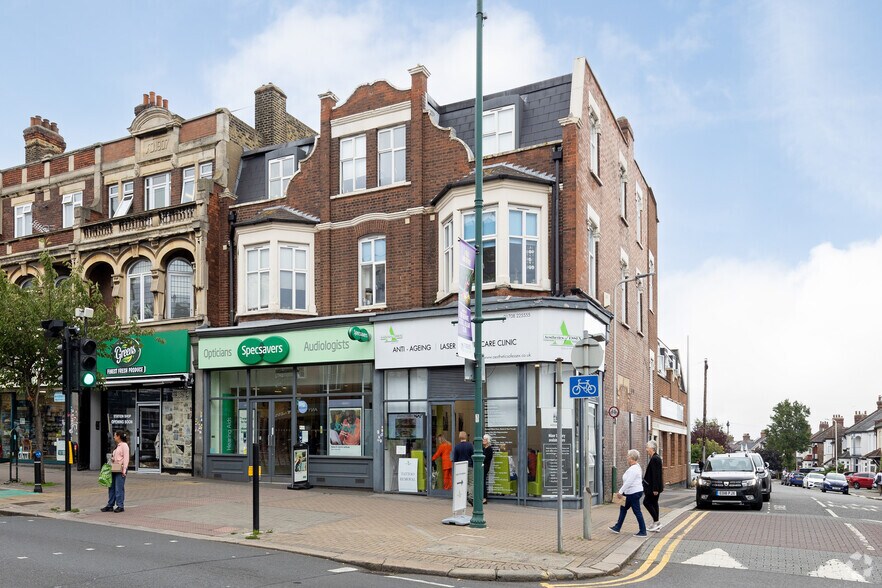 60C Station, Upminster à louer - Photo de l’immeuble – Image 3 sur 4