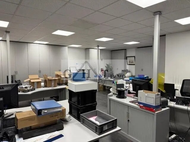 Bureau dans Vitry-sur-Seine à louer - Photo de l’immeuble – Image 1 sur 10