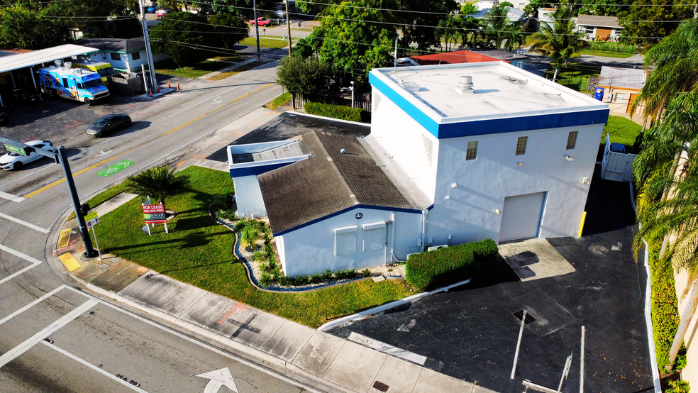 6151 Pembroke Rd, Hollywood, FL à louer - Photo de l’immeuble – Image 1 sur 4