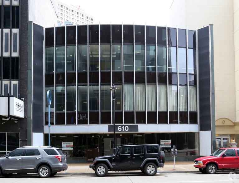 608-612 N Water St, Milwaukee, WI à louer - Photo de l’immeuble – Image 2 sur 8