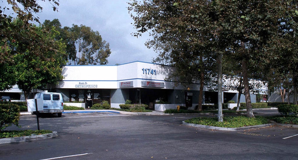 11741 Telegraph Rd, Santa Fe Springs, CA à vendre - Photo principale – Image 1 sur 14