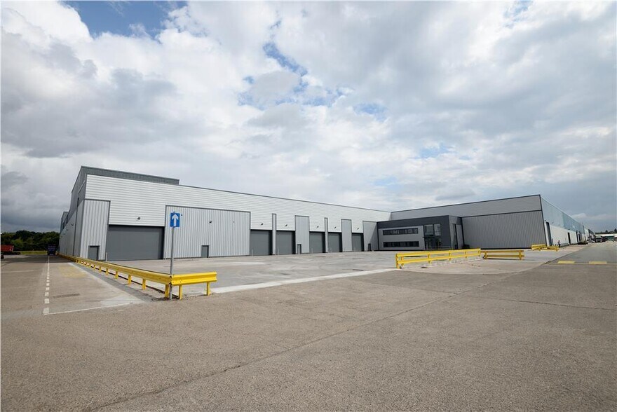 Triumph Business Park, Liverpool à louer - Photo de l’immeuble – Image 2 sur 19
