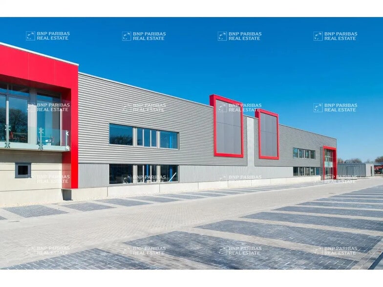 Local d’activités dans Bonneuil-sur-Marne à louer - Photo de l’immeuble – Image 1 sur 2