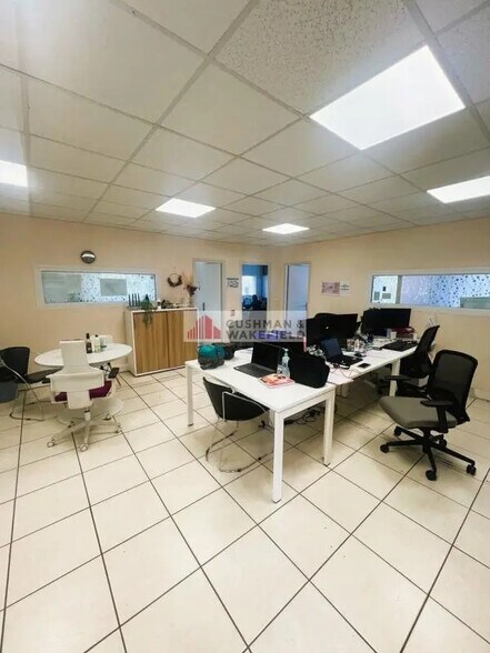 Bureau dans Nîmes à louer - Photo de l’immeuble – Image 2 sur 3