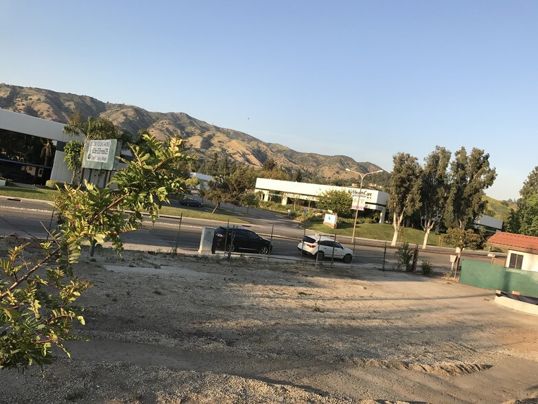 2010 E Route 66, Glendora, CA à vendre - Photo de l’immeuble – Image 2 sur 38