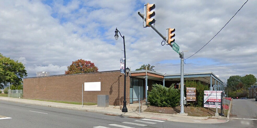 302 N Empire Ct, Wilkes-Barre, PA à louer - Photo de l’immeuble – Image 2 sur 8