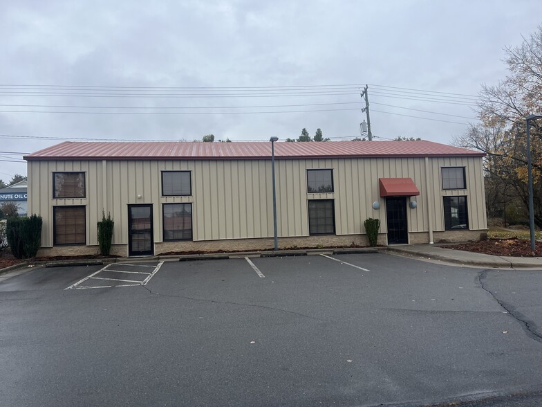 1816 N Bridge St, Elkin, NC à louer - Photo principale – Image 1 sur 1