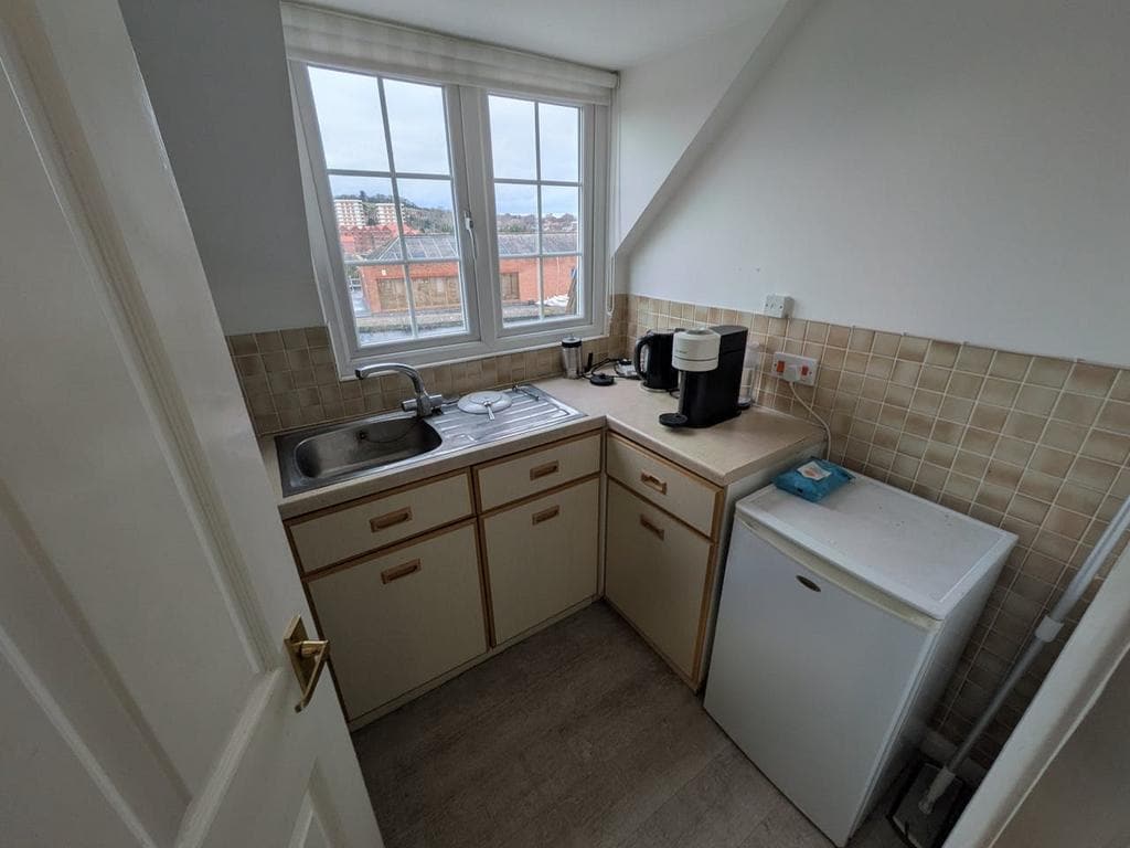 1-3 Chapel St, Guildford, SRY GU1 3UH - Lot 1 - - Photo intérieure - Image 2 of 8