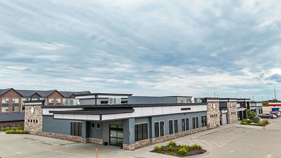 801 NE Venture Dr, Waukee, IA à louer - Photo de l’immeuble – Image 2 sur 13