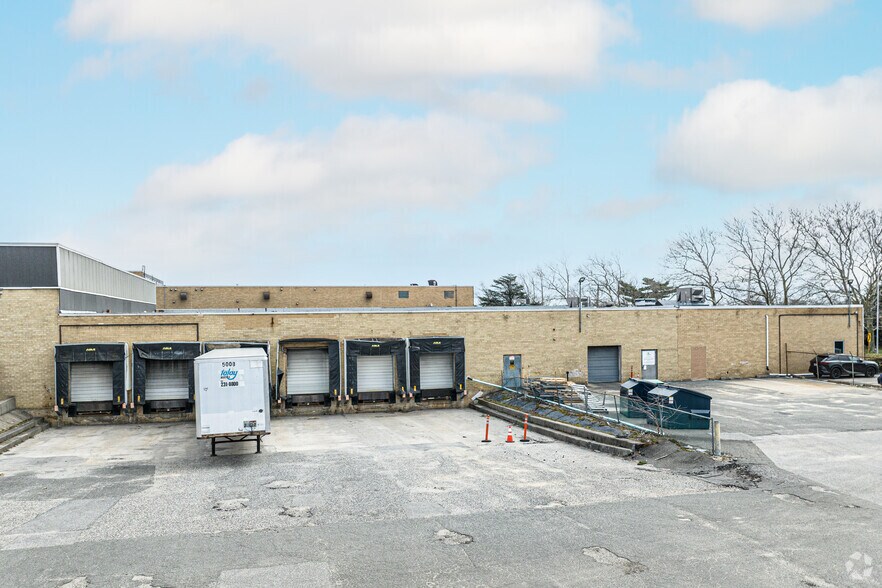 303-325 Marcus Blvd, Deer Park, NY à louer - Photo de l’immeuble – Image 3 sur 3