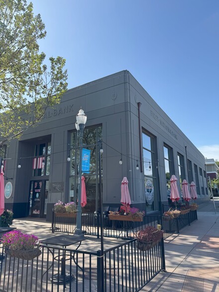 881 Grant Ave, Novato, CA à louer - Photo de l’immeuble – Image 1 sur 9