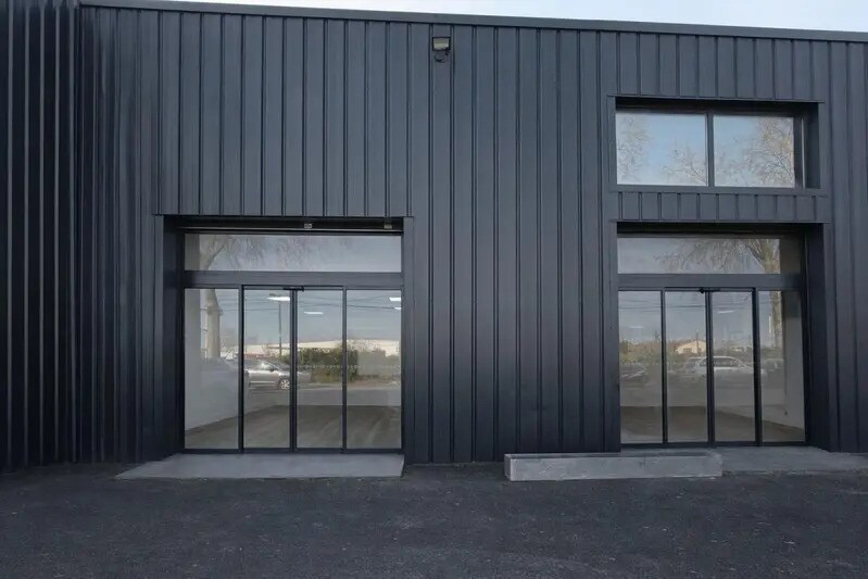 Local d’activités dans Saint-Jory à louer - Photo de l’immeuble – Image 1 sur 25