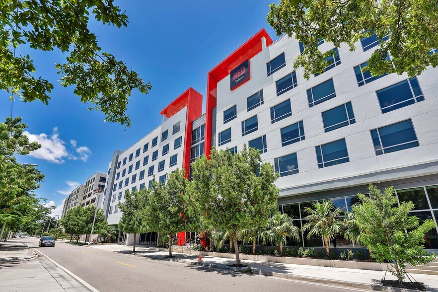 3401 NW 25th St, Miami, FL à louer - Photo de l’immeuble – Image 3 sur 5