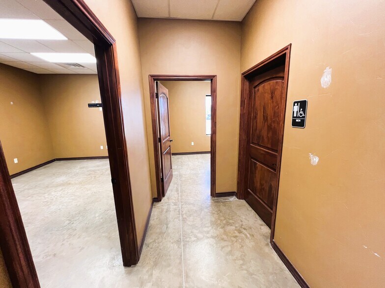 2811 E Pearl St, Odessa, TX à louer - Photo de l’immeuble – Image 3 sur 5
