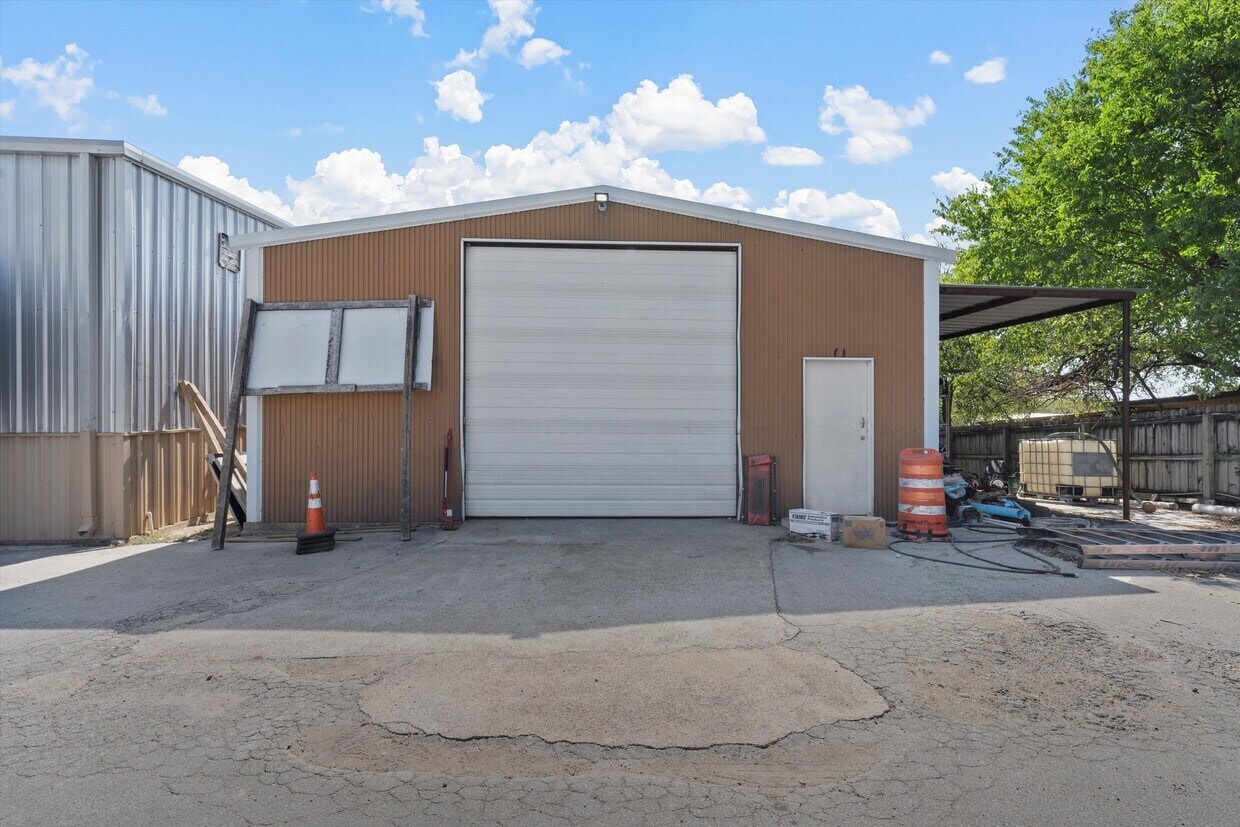 330 Elco Ln, China Spring, TX à louer Photo intérieure– Image 1 sur 2