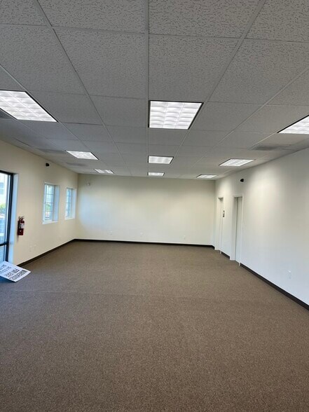 325 Tech Way, Grants Pass, OR à louer - Photo de l’immeuble – Image 3 sur 6
